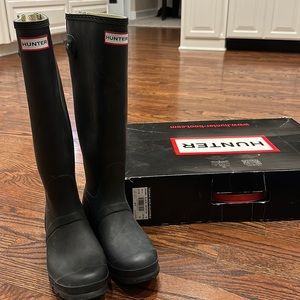 EUC Hunter Black Adjustable Back Rain Boot. W8
